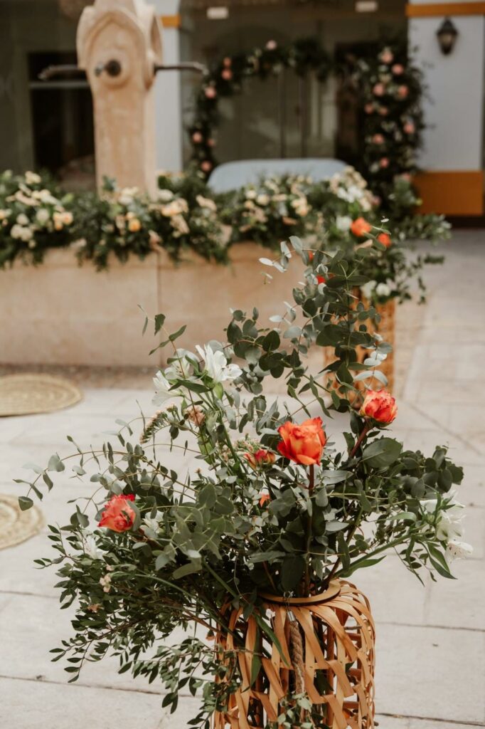 Decoración floral de ceremonia de boda en Extremadura dentro de la planificación del presupuesto de boda en Extremadura